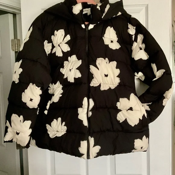 Ava & Viv Black and White Floral Puffer Jacket - Picture 3 of 4